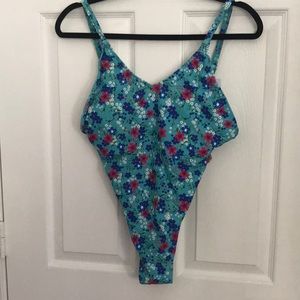 🍑 Cheeky Floral Swimsuit 🌴